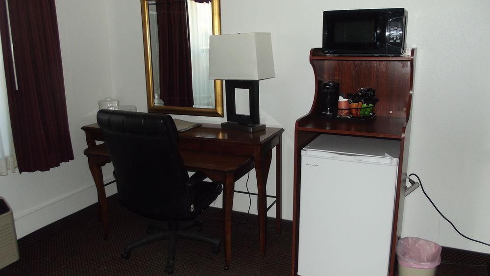 Douglas Inn And Conference Center Extérieur photo