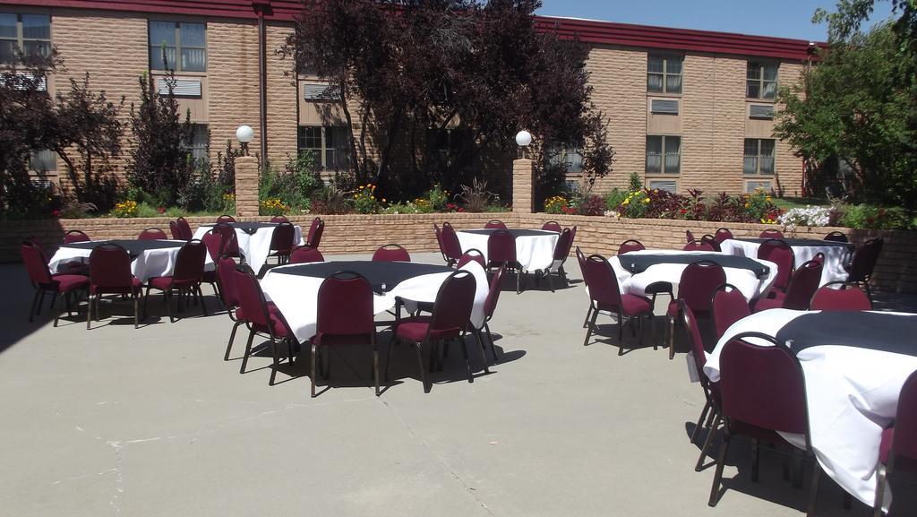 Douglas Inn And Conference Center Extérieur photo