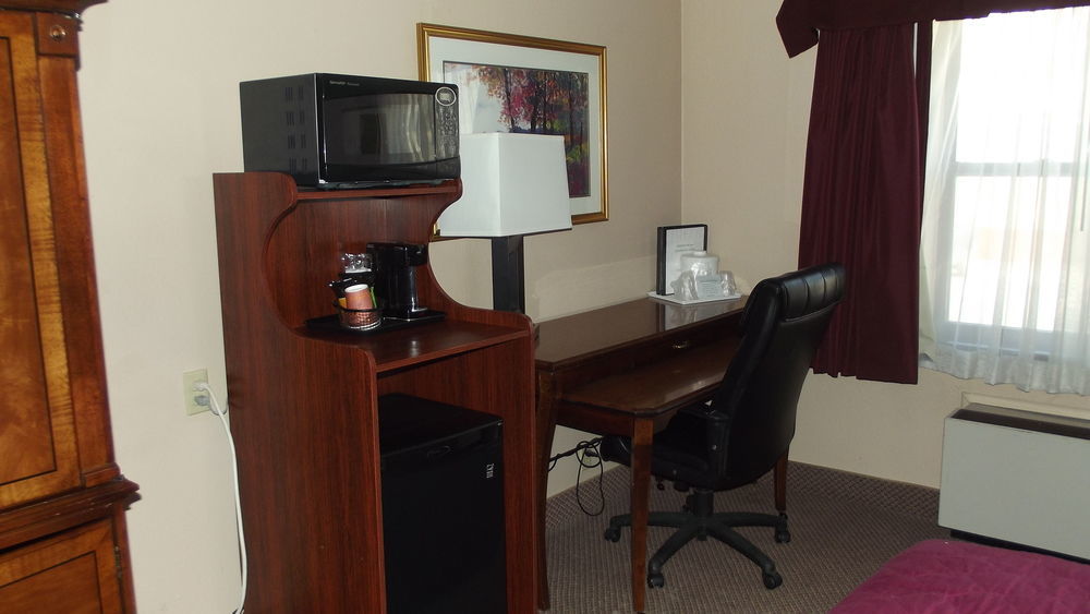 Douglas Inn And Conference Center Extérieur photo