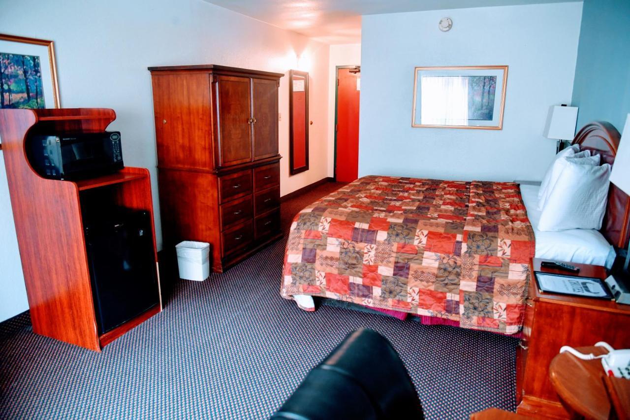 Douglas Inn And Conference Center Extérieur photo