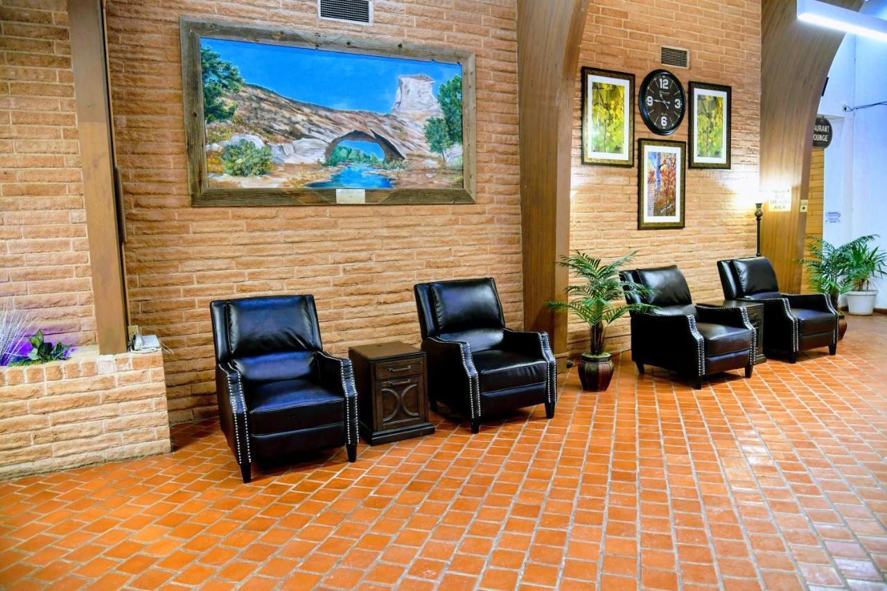 Douglas Inn And Conference Center Extérieur photo