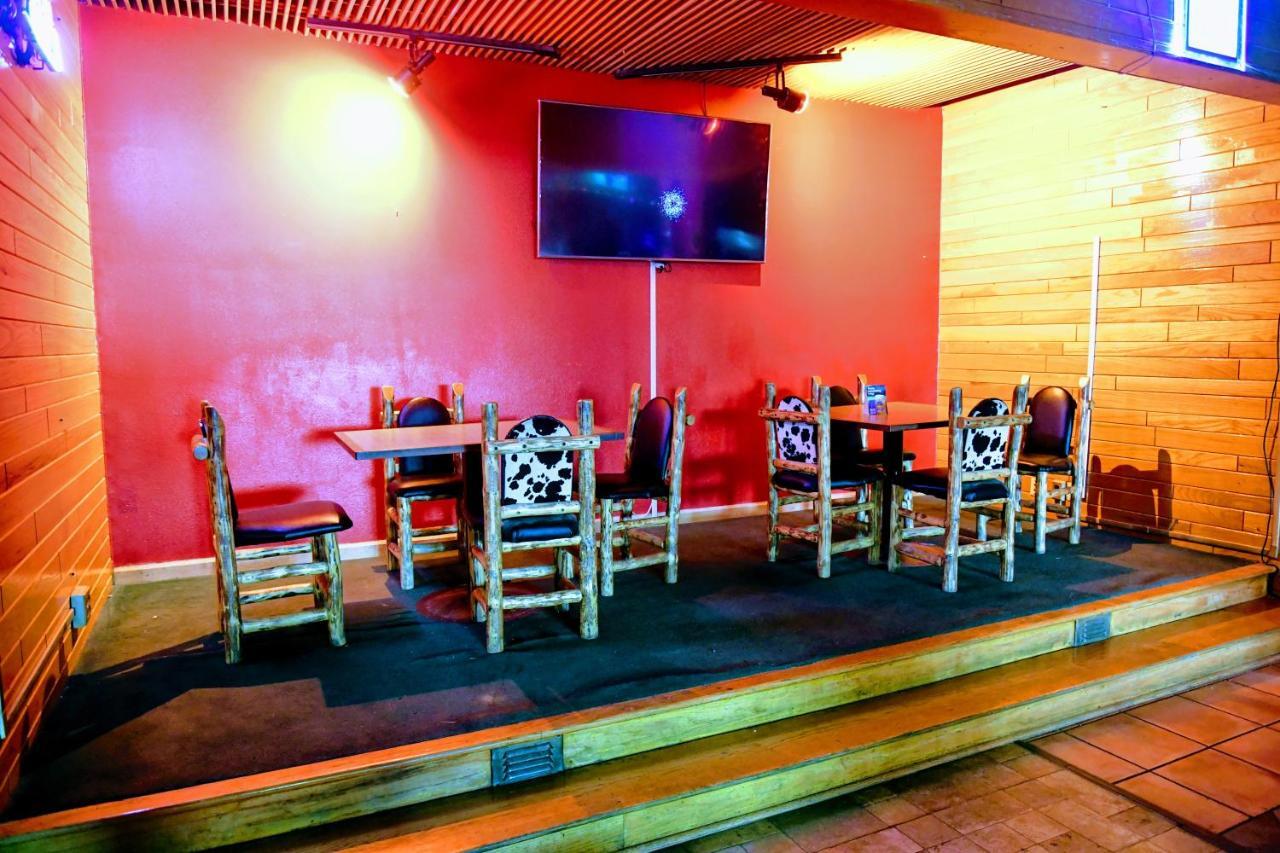 Douglas Inn And Conference Center Extérieur photo