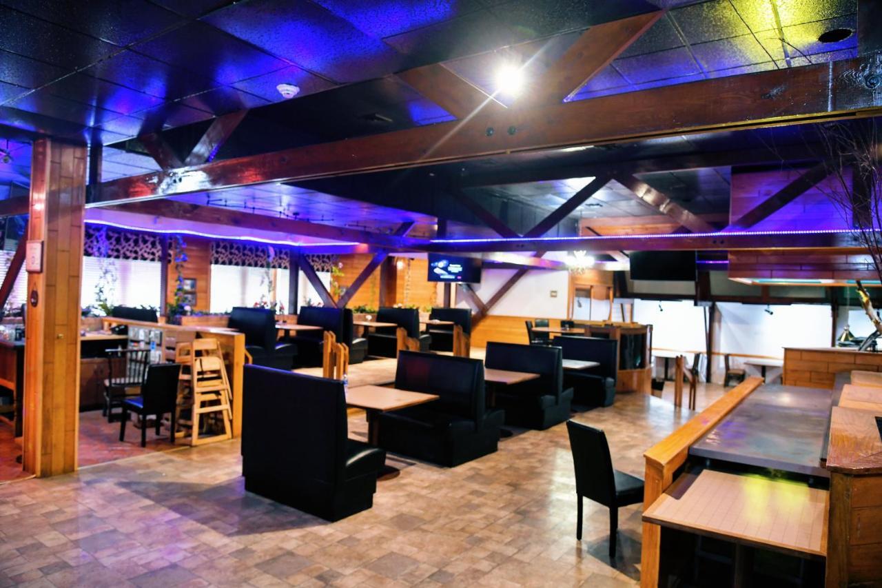 Douglas Inn And Conference Center Extérieur photo