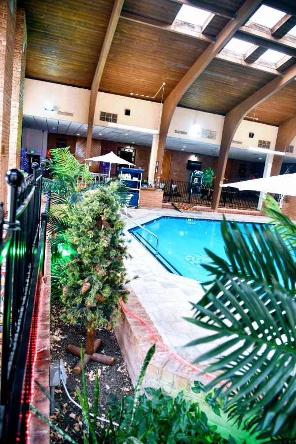 Douglas Inn And Conference Center Extérieur photo