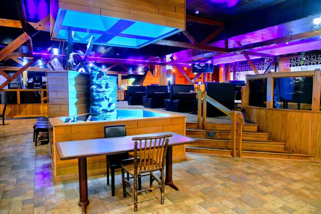 Douglas Inn And Conference Center Extérieur photo