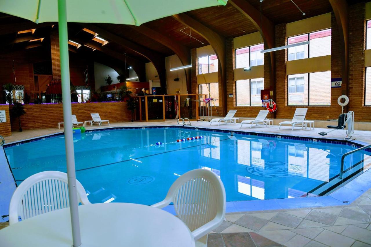 Douglas Inn And Conference Center Extérieur photo