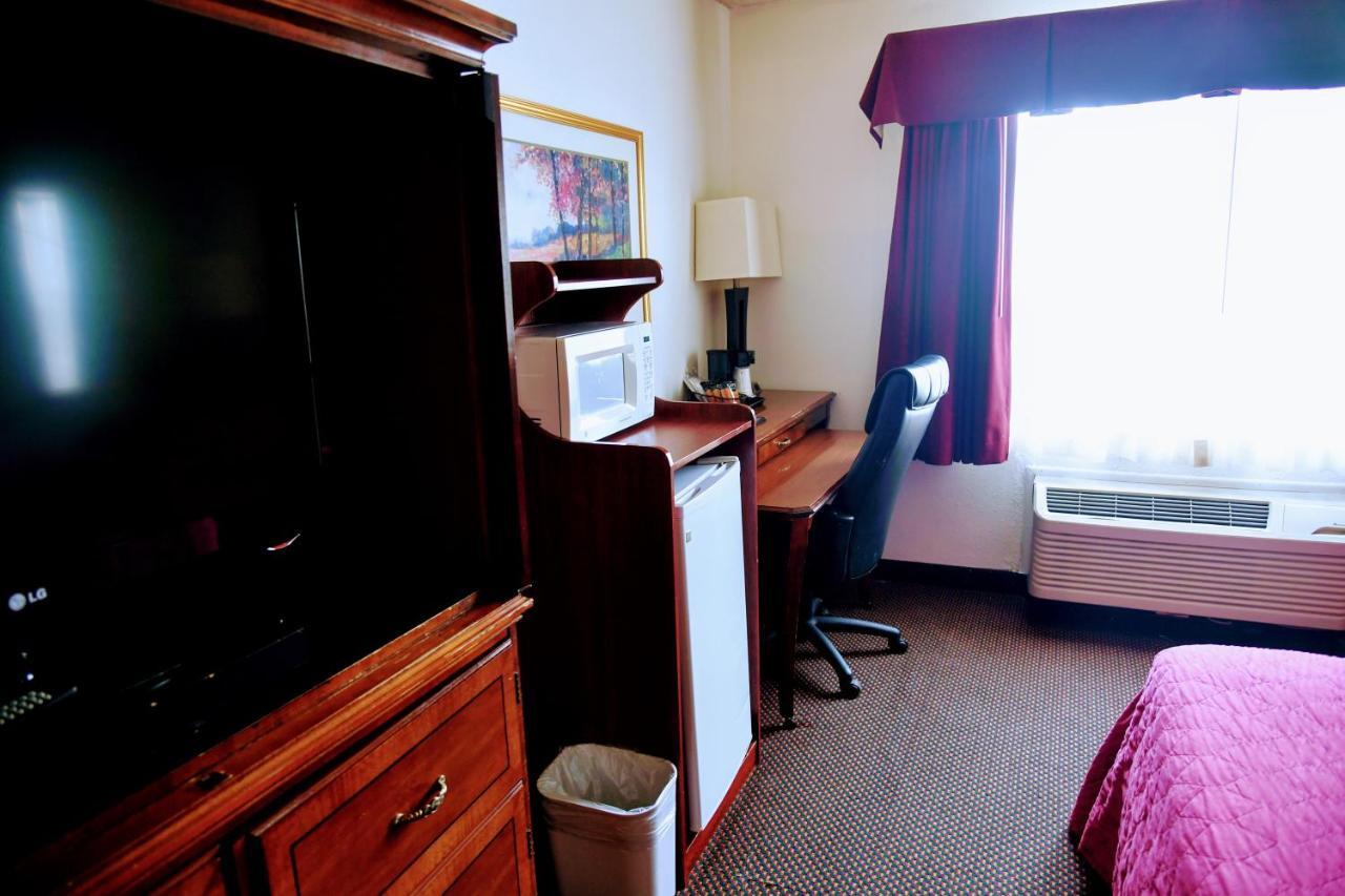 Douglas Inn And Conference Center Extérieur photo